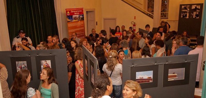 A crowd at the Tibetan Cultural Evening in Florianopolis