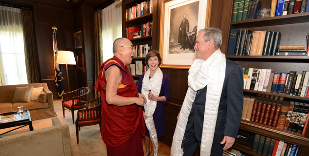 President and Mrs. Bush greet His Holiness the Dalai Lama at the Bush Center in Dallas, Texas, USA on July 1, 2015. Photo/Bush Center