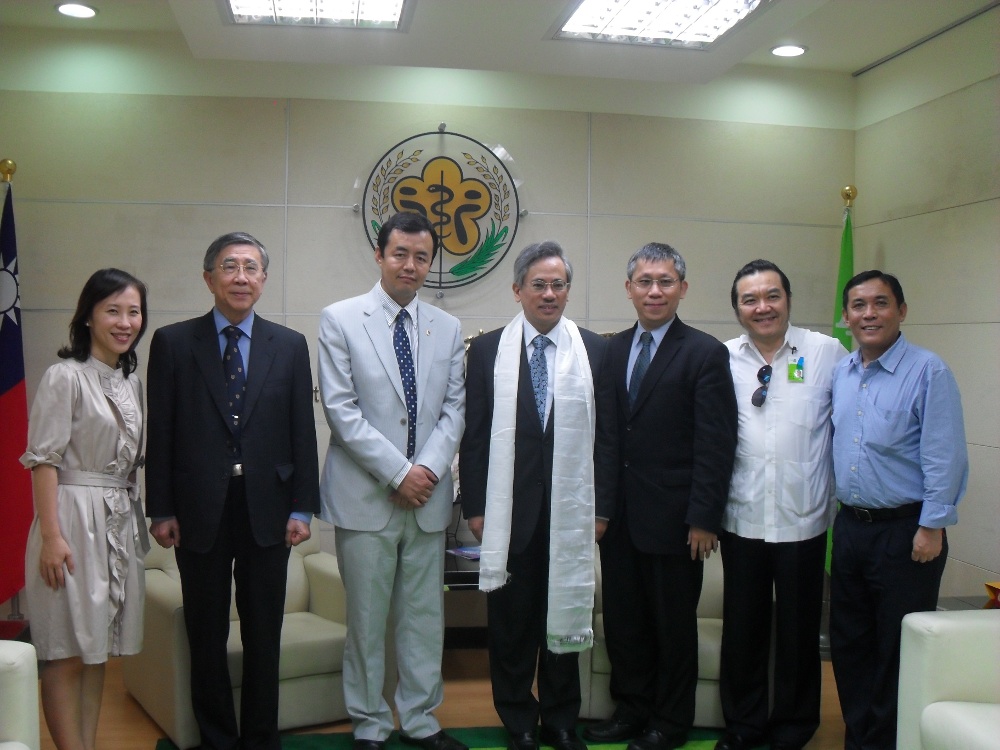 Health Kalon Dr Tsering Wangchuk with Taiwan's minister of Health Mr Wen-Ta Chiu in Taipei on 11 April 2012