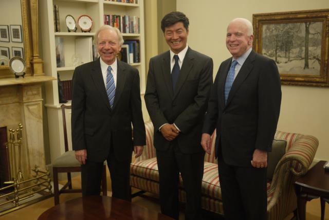 Kalon Tripa with Senators Joseph Lieberman (L) and John McCain (R) in Washington, DC, on 18 July 2012/TibetNet photo