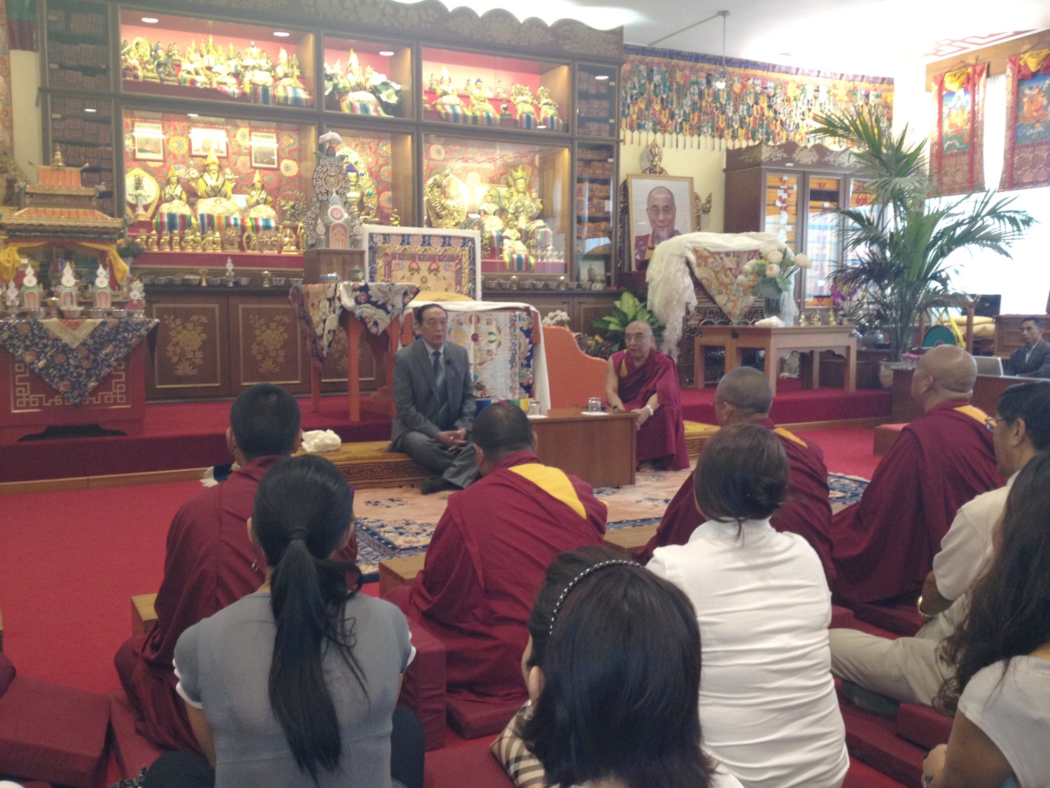 Kalon Pema Chhinjor speaking to members of the Tibetan community in Italy/Photos by OoT, Geneva