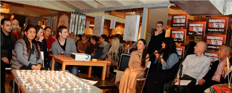 Russian supporters take part in Tibet Solidarity Day in Moscow on 10 December 2012