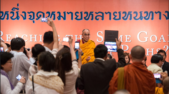 Members of the audience get an opportunity to photograph His Holiness the Dalai Lama at the conclusion of the discussion on "Reaching the Same Goal from Different Paths?" in New Delhi, India, on 16 December 2012/Photo/OHHDL