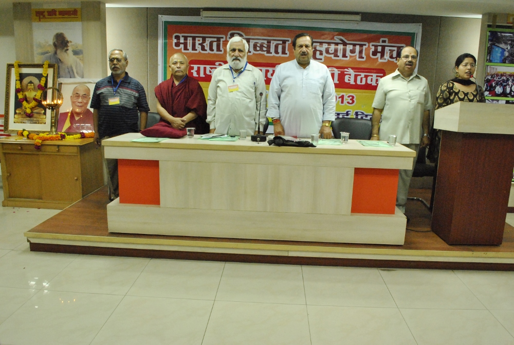 (From L-R) Shri Ashok Mende, National General Secretary BTSM, Acharya Yeshi Phuntsok, National Vice President BTSM, Dr.Kuldip Chand Agnihotri, National Acting President, Shri Indresh Kumar, Patron BTSM and on the podium Shri MAhesh Chadda, National General Secretary BTSM, during the national executive meeting in New Delhi on 8 April 2013