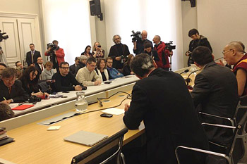 His Holiness the Dalai Lama speaking to members of the press in Trento, Italy, on April 11, 2013. Photo/Tibet Bureau Geneva
