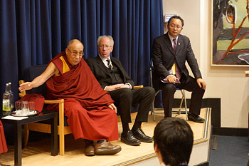 His Holiness the Dalai Lama speaking to a group of Chinese students studying in Britain during their meeting in Cambridge, England, on April 19, 2013. Photo/Jeremy Russell/OHHDL