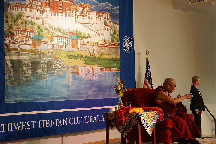 His Holiness the Dalai Lama speaking at the Northwest Tibetan Cultural Association in Portland, Oregon on May 12, 2013. Photo/Jeremy Russell/OHHDL