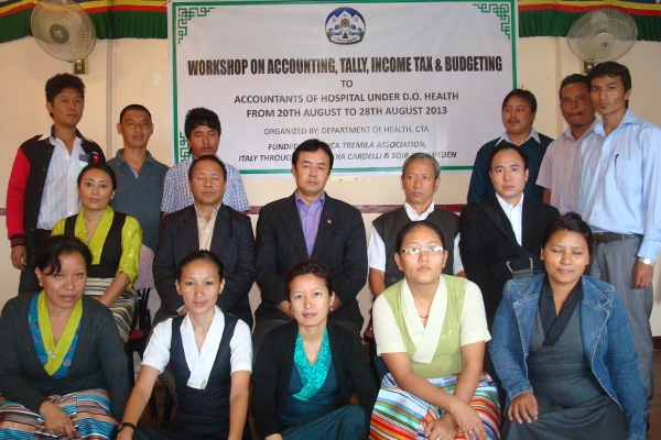 Health Kalon Dr Tsering Wangchuk with the participants.