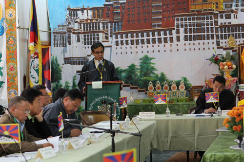 Representative Kaydor Aukatsang addressing the conference in New York