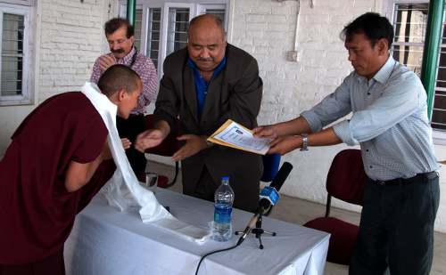 Health Secretary Sonam Choephel Shosur and Chief administrator of Delek Hospital, Mr Dawa Phunkyi while presenting the certificates to the participants, 31/10/2013.