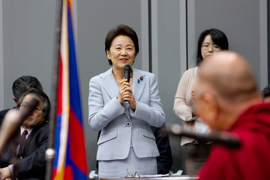 LDP MP Eriko Yamatani and Chairperson of the Committee of Eight Political Parties welcomes His Holiness the Dalai Lama before his address to an All Party Parliamentary Group at the National Diet Building in Tokyo, Japan on November 20, 2013. Photo/Office of Tibet, Japan