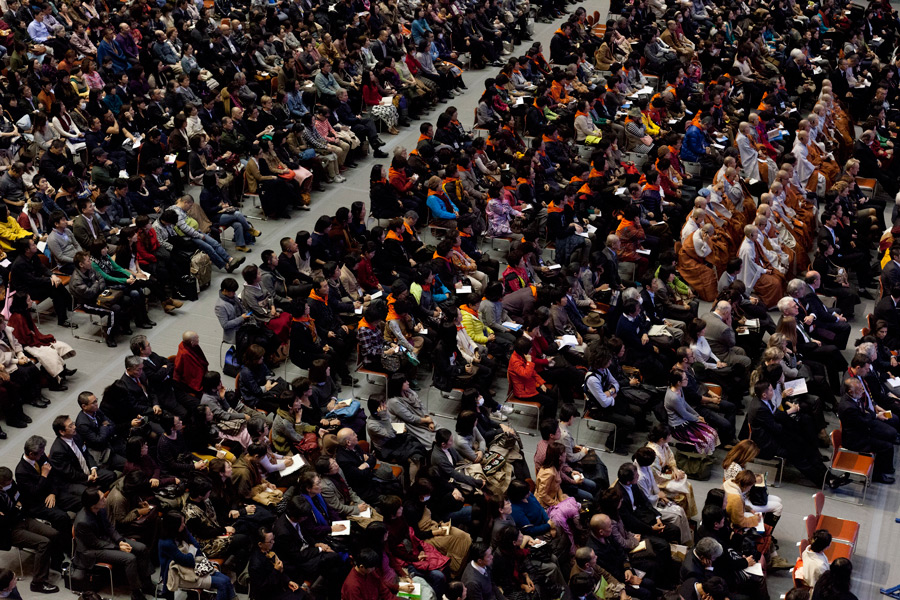 Members of the audience listening to His Holiness the Dalai Lama speaking at Ryogoku Kokugikan Hall in Tokyo, Japan on November 25, 2013. Photo/Office of Tibet, Japan