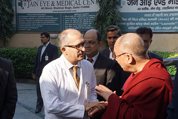 His Holiness the Dalai Lama is greeted by Dr Devindra Sood on his arrival at Eye-Q Institute of Glaucoma in New Delhi, India on November 29, 2013. Photo/Jeremy Russell/OHHDL