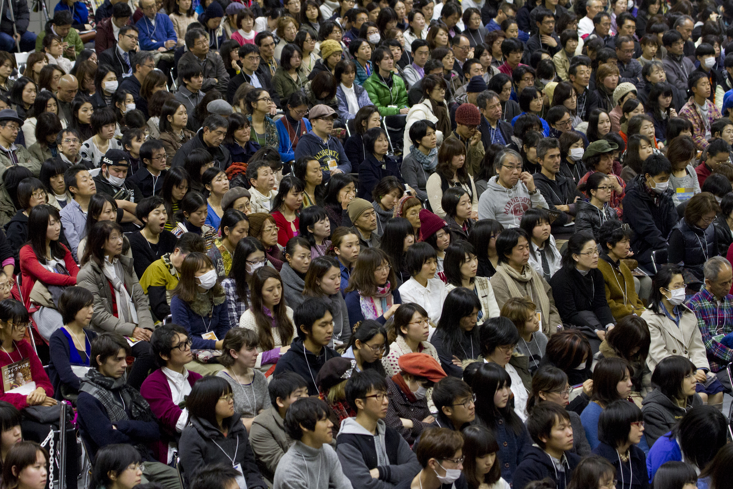 Crowd at His Holiness the Dalai Lama's talk