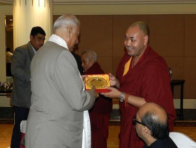 Deputy Speaker Khenpo Sonam Tenphel presents a memento to Mr Yashwant Sinha, the convenor of All Party Indian Parliamentary Forum for Tibet and former minister of External Affairs and Finance, during a meeting in New Delhi