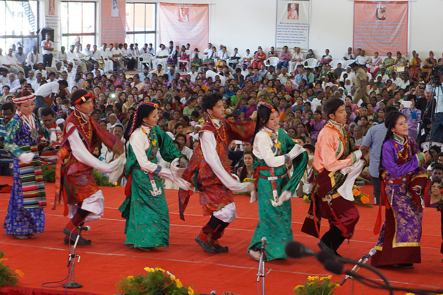 Tibetan dancers from Tibetan Childrens' Village (TCV) Bylakuppe perform during a program with His Holiness the Dalai Lama in Coimbatore, Tamil Nadu, India on January 7, 2014. Photo/Jeremy Russell/OHHDL
