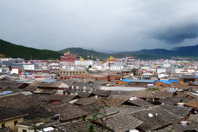 The old town of Gyalthang, before it was razed by a huge fire on Saturday, 11 January 2014.