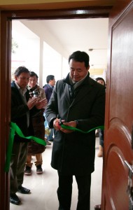 Kalon Tsering Wangchuk cutting the ribbon at the inauguration.