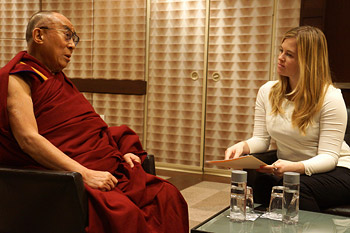Elizabeth Dias of Time magazine interviewing His Holiness the Dalai Lama in Washington DC on February 19, 2014. Photo/Jeremy Russell/OHHDL
