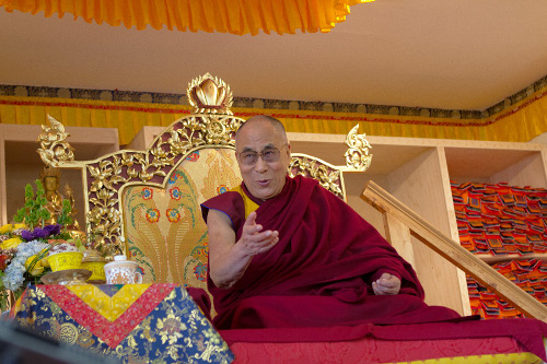 His Holiness the Dalai Lama speaking at the inauguration of the Tibetan Community Center in Richmond, California on February 23, 2014. Photo/YoWangdu