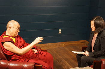 Barbara Chai of the Wall Street Journal interviewing His Holiness the Dalai Lama in Los Angeles on February 25, 2014. Photo/Jeremy Russell/OHHDL