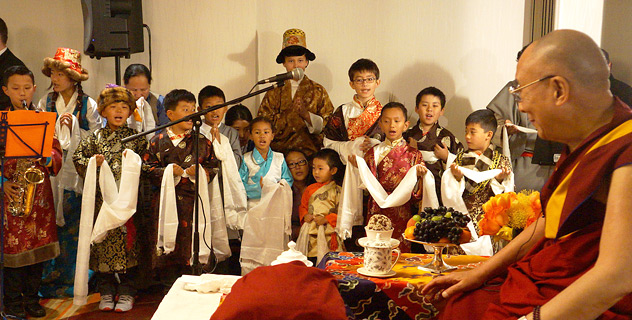 Young children singing for His Holiness the Dalai Lama at the start of his meeting with members of the Tibetan community in Los Angeles, California on February 27, 2014. Photo/Jeremy Russell/OHHDL