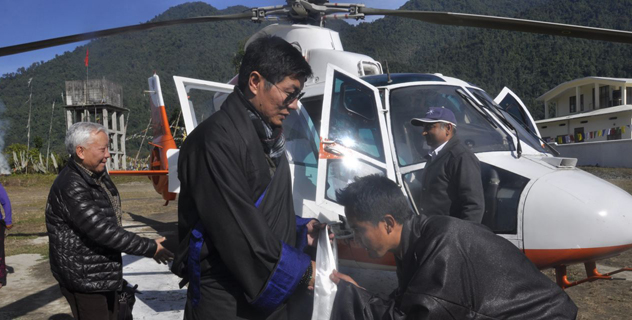 Sikyong being welcomed by Settlement Officer on his arrival at a helipad in Tuting, Arunachal Pradesh, on 28 January 2013