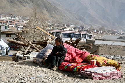 A young girl left homeless after the devastating 7.1 magnitude earthquake that shook Yushu Tibetan Autonomous Prefecture in 2010, killing thousands of people (Image by tsemdo.thar).