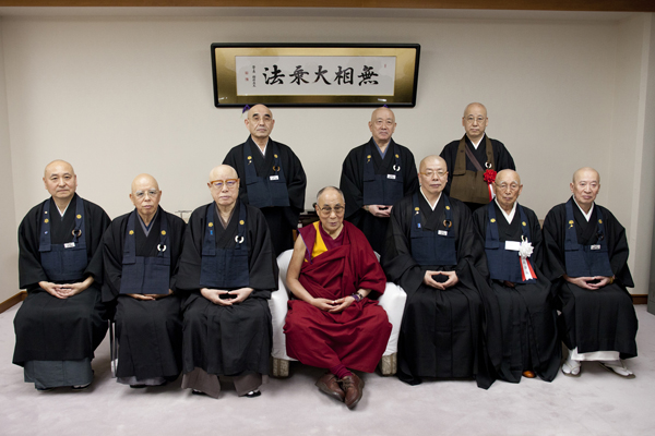 His Holiness the Dalai Lama with senior monks of Soto sect in Tokyo, Japan, on 16 April 2014/Photo/Office of Tibet