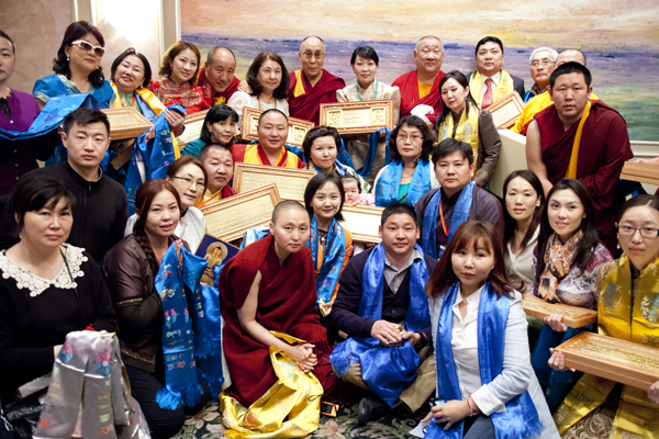 His Holiness the Dalai Lama with Mongolian followers after an audience in Tokyo, Japan, on 18 April 2014/Photo/Office of Tibet