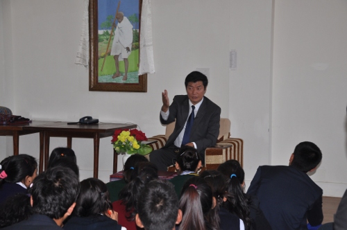 Sikyong Dr.Lobsang Sangay interacting with the students. DIIR Photo/ Tenzin Phende