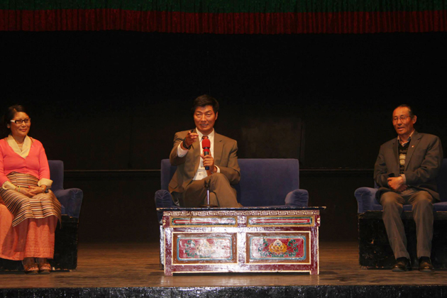 Sikyong Dr. Lobsang Sangay speaking to staff and artists at the Tibetan Institute of Performing Arts in Dharamsala, India, on 5 May 2014/Photo/TIPA