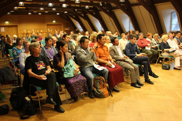 Members of the audience at the press conference by Kalon Dicki Chhoyang in Luxembourg on 21 May 2014