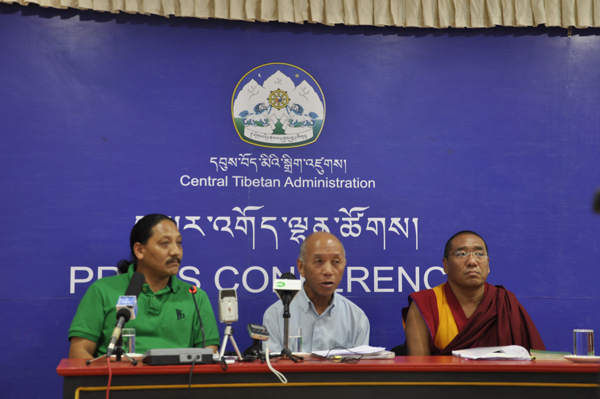 Chief Election Commissioner Jampel Choesang (C) with the two additional election commissioners announce the result of Domey parliamentary bypoll in Dharamshala, India, on 24 June 2014/Photo by Jamyang