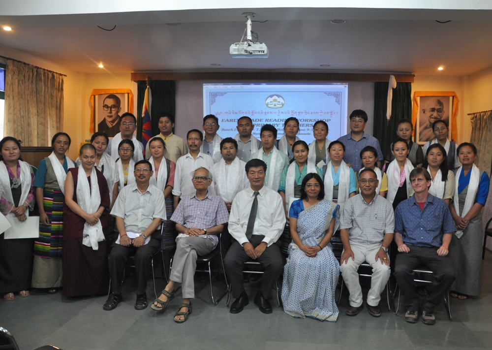 Participants of the Early Grade Reading workshop for teachers with Sikyong Dr.Lobsang Sangay, Prof. Krishna Kumar, Dr.Latika Gupta, Secretary Ngodup Tsering and Bob Ankersson from the Tibet Fund.