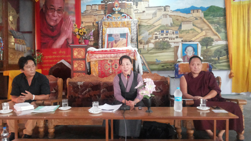 DIIR Kalon speaking at Dhondupling Settlement in Clementown, Dehradun.