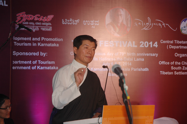 Sikyong Dr. Lobsang Sangay addressing the Tibet Festival in Bangalore