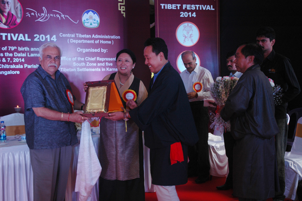 Chief Guest, Shri. R.V. Deshpande, Honorable Minister for Higher Education and Tourism, Government of Karnataka, being honoured at the Tibet Festival in Bangalore