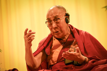 His Holiness the Dalai Lama speaking during the afternoon session of his talk in Hamburg, Germany on August 23, 2014. Photo/Manuel Bauer