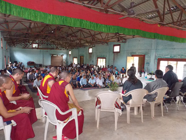 Kalon Pema Chhinjor speaking to Tibetans at the settlement in Orissa