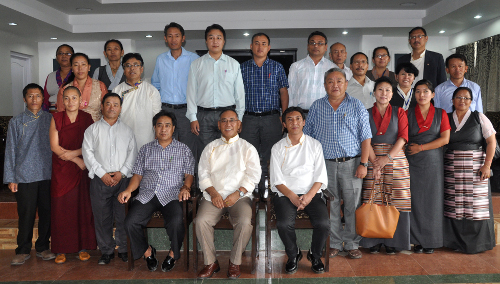A group photo of the participants.