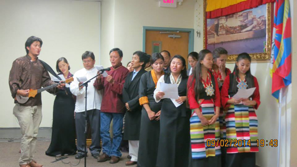 Tibetans sing democracy song on the occasion of the 54th Tibetan Democracy Day celebrations in Minnesota, US, on 2 Sept. 2014/Photo/OoT