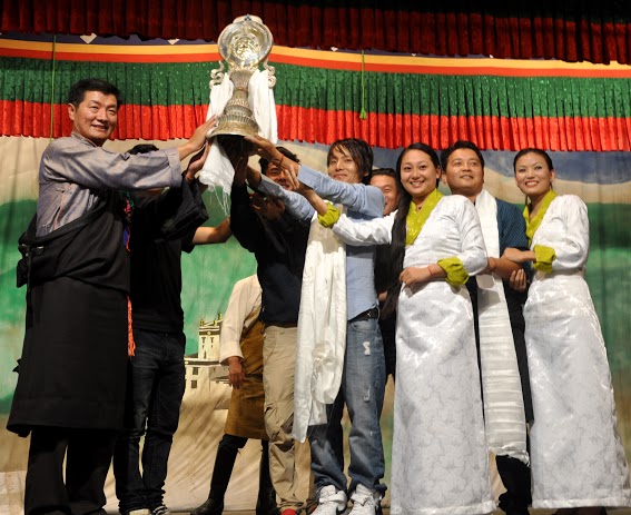 Sikyong presents winner's trophy to the artistes of Gyalu group on the occasion of the 55th anniversary of Tibetan Institute of Performing Arts in Dharamsala, India, on 9 September 2014