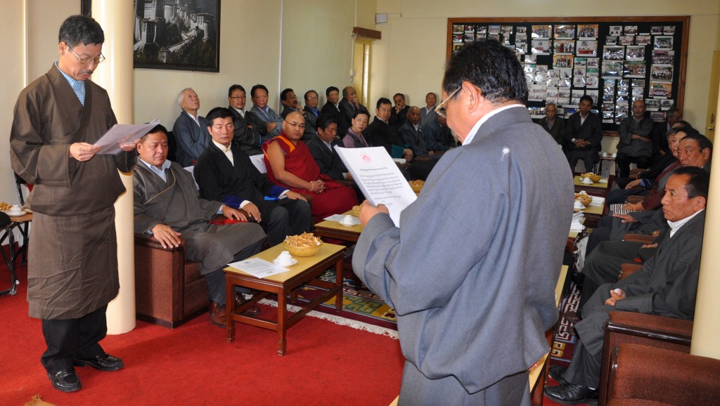 Auditor General Gonpo Phuntsok taking the oath of office from Chief Justice Commissioner today, 23 September 2014.