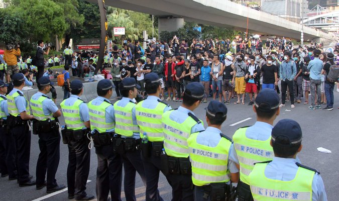 In a tactic that seemed to take student protesters by surprise, at least at first, officers began to haul away demonstrators’ barricades to test their reactions and to reduce traffic congestion in the heart of the city. Credit Laurent Fievet/Agence France-Presse — Getty Images