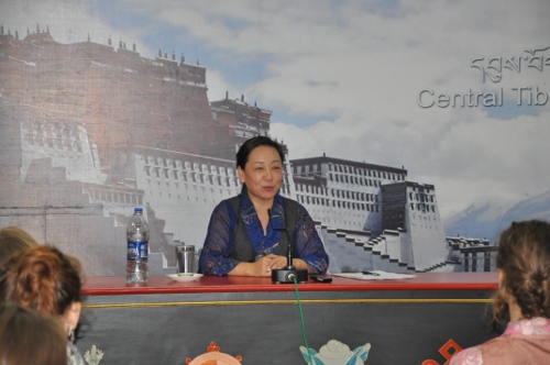 DIIR Kalon speaking to visiting students at the Lhakpa Tsering Memorial hall in Gangchen Kyishong, 13 October 2014.