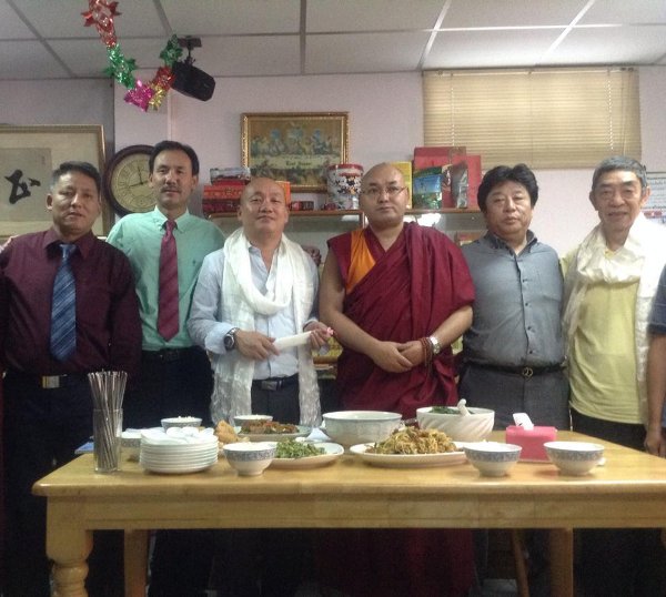 The Tibetan parliamentary delegation with local Chinese residents and Tibet supporters in Bangkok.