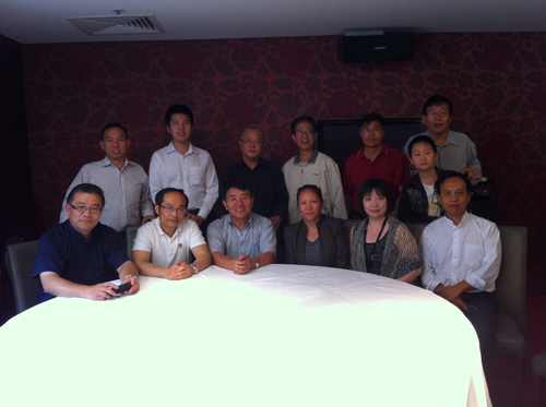 Representative Lhakpa Tshoko with Chinese supporters of Tibet in Sydney on 28 December 2014.