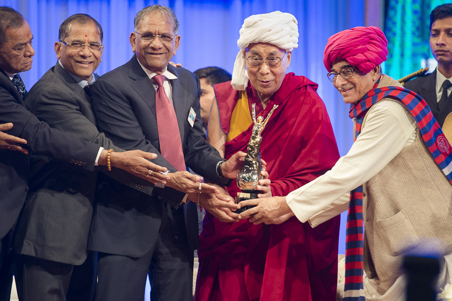 His Holiness the Dalai Lama is presented with the Santokbaa Award during presentation ceremonies in Surat, Gujarat, India on January 2, 2015. Photo/Tenzin Choejor/OHHDL
