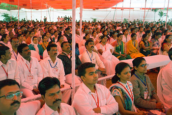 Some of the over 4,500 people attending His Holiness the Dalai Lama's talk in Nashik, Maharashtra, India on January 3, 2015. Photo/Jeremy Russell/OHHDL